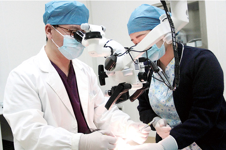 美奥口腔医生手术图片 美奥口腔医生手术图片